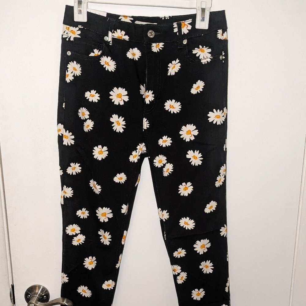 Forever 21  Black Daisy Skinny Jeans